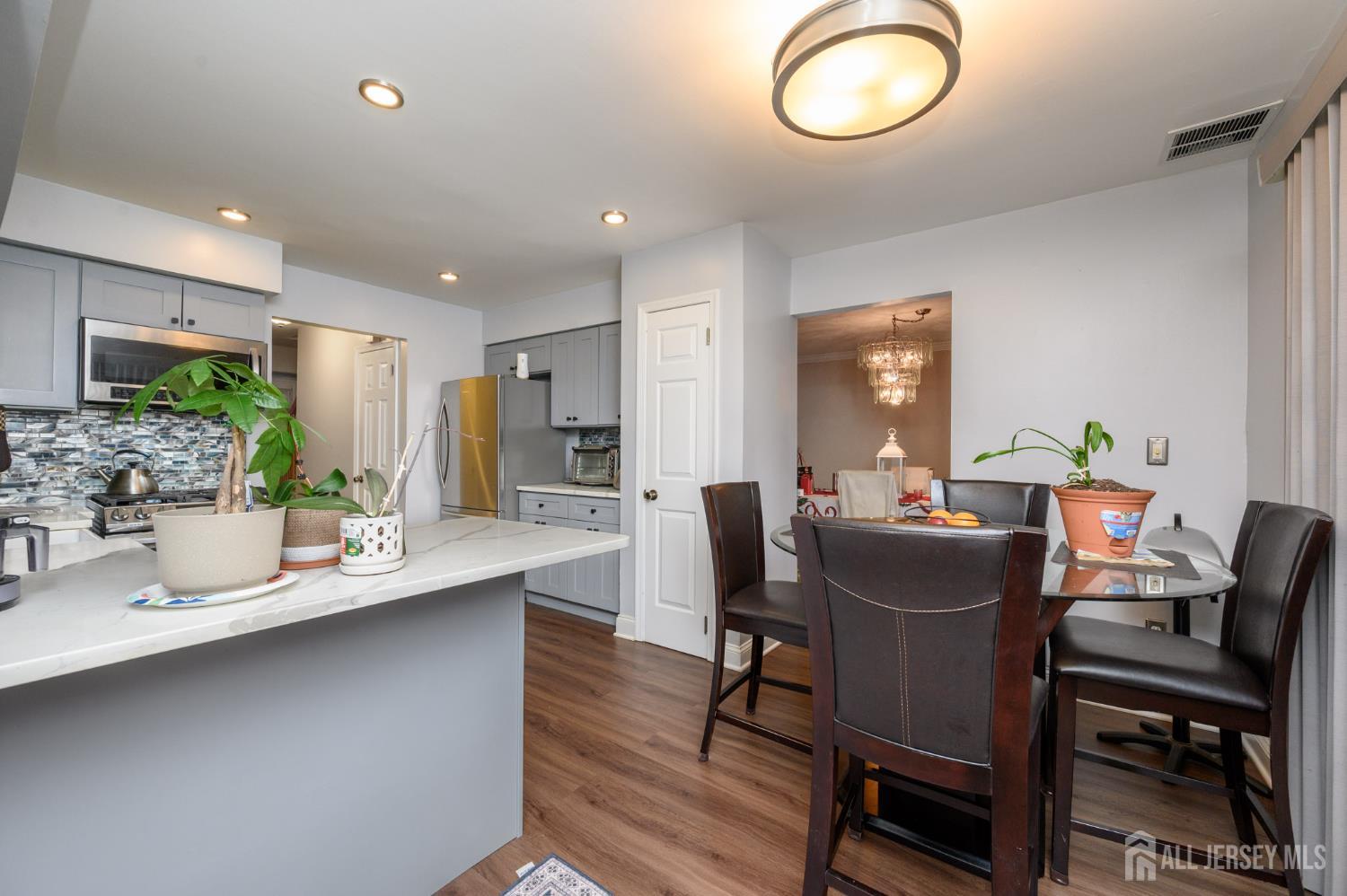 285 Nathan Court Cliffwood, NJ 07721 - Photo 10 of 43