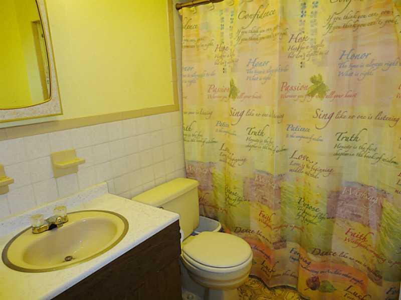 484 Georgetown Road Lawrence, PA 15055 - Photo 13 of 20 Full Bath.