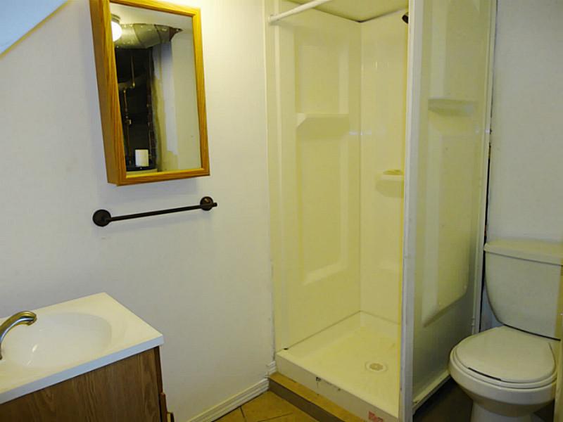 484 Georgetown Road Lawrence, PA 15055 - Photo 14 of 20 Full Bath.