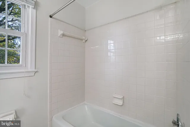 a view of an empty room and a ceiling fan