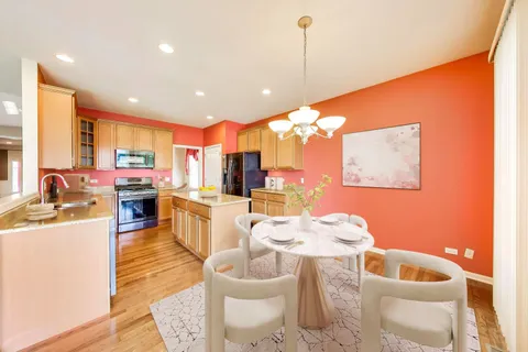 $499,995 | 2660 Chesire Court, West Dundee, IL 60118