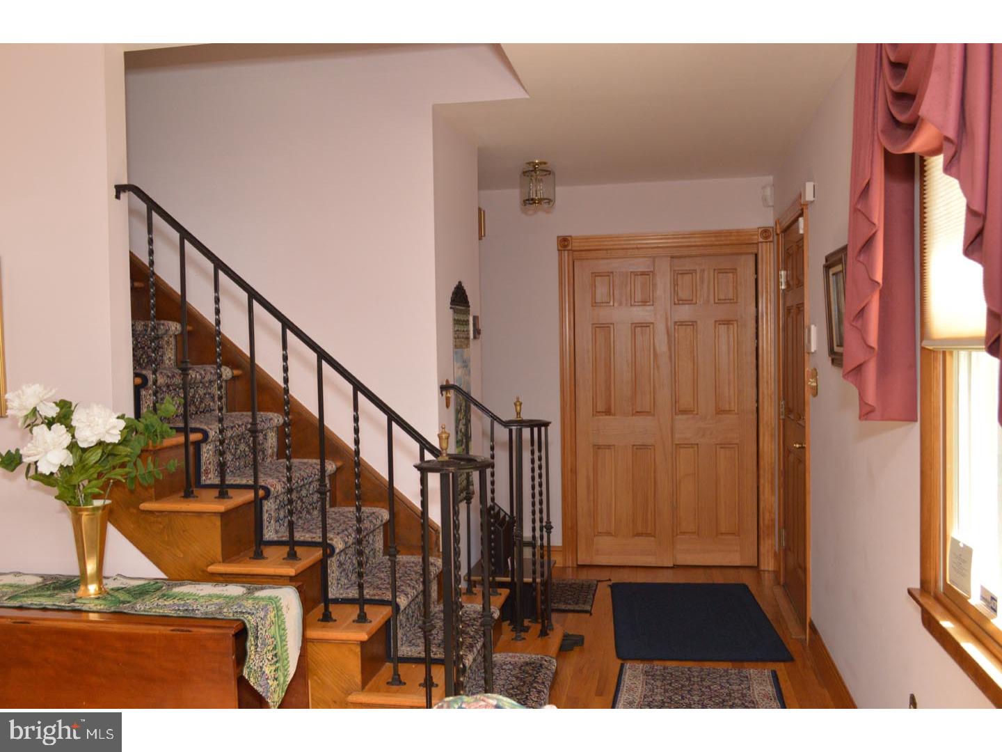 58 Chesterfield Georgetown Road Chesterfield, NJ 08515 - Photo 3 of 20 Foyer
