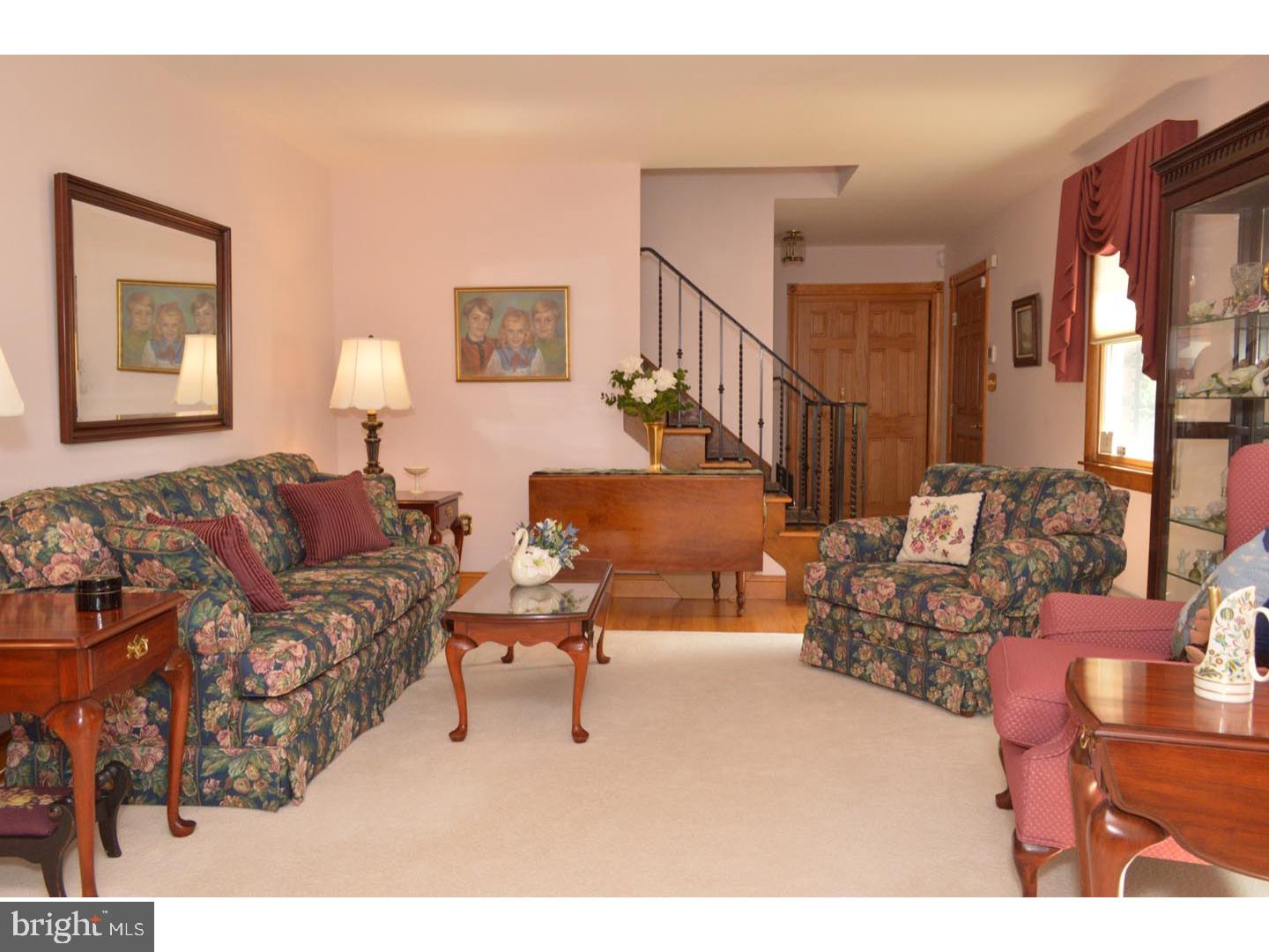 58 Chesterfield Georgetown Road Chesterfield, NJ 08515 - Photo 6 of 20 Living Room