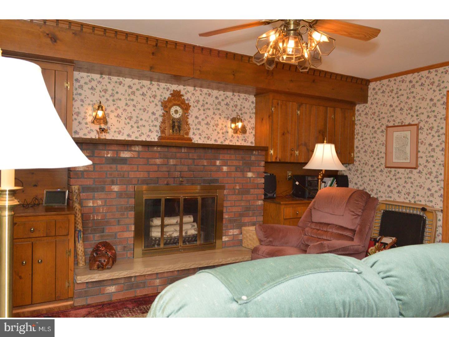 58 Chesterfield Georgetown Road Chesterfield, NJ 08515 - Photo 10 of 20 Family Room