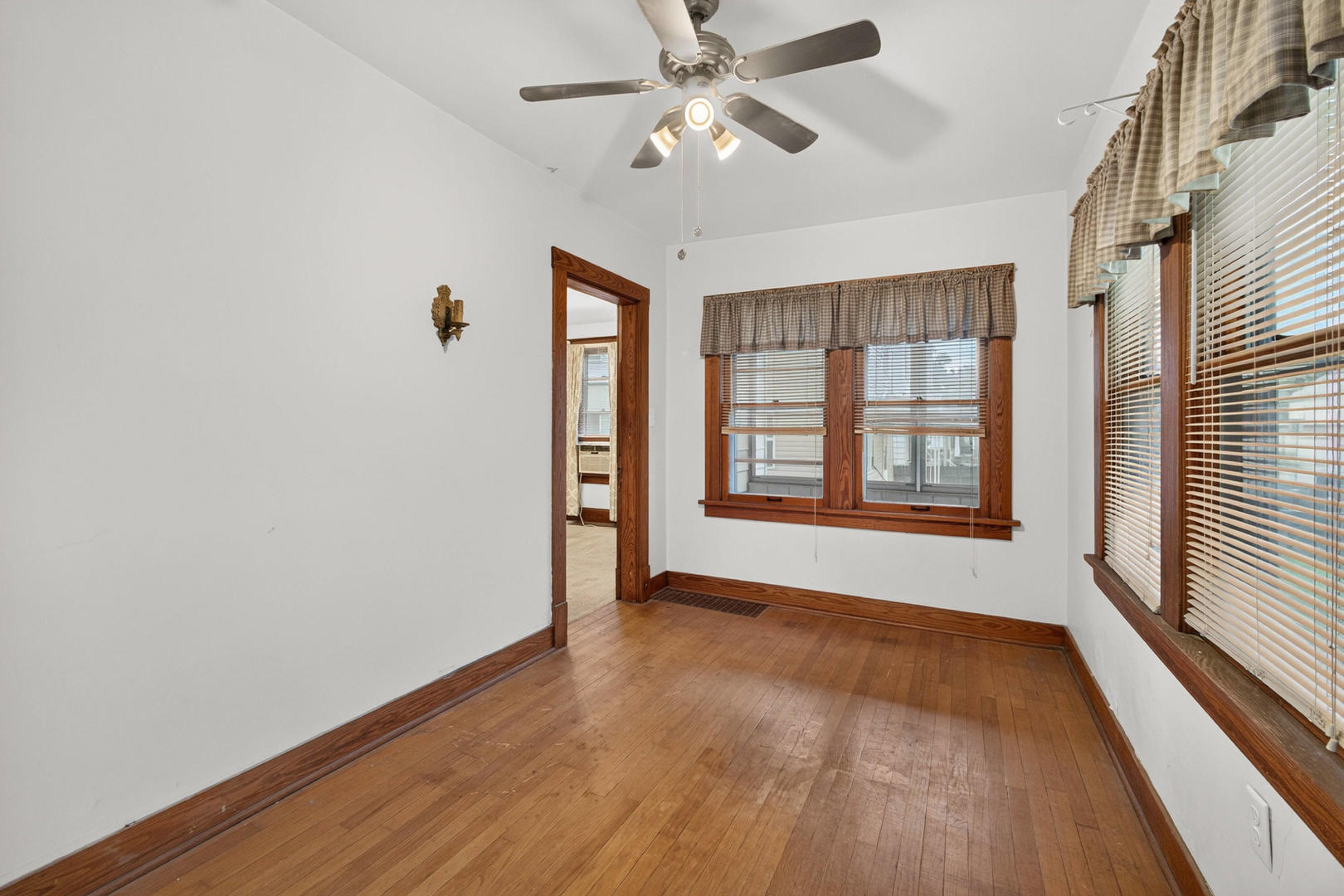1913 10th Street Moline, IL 61265 - Photo 7 of 34