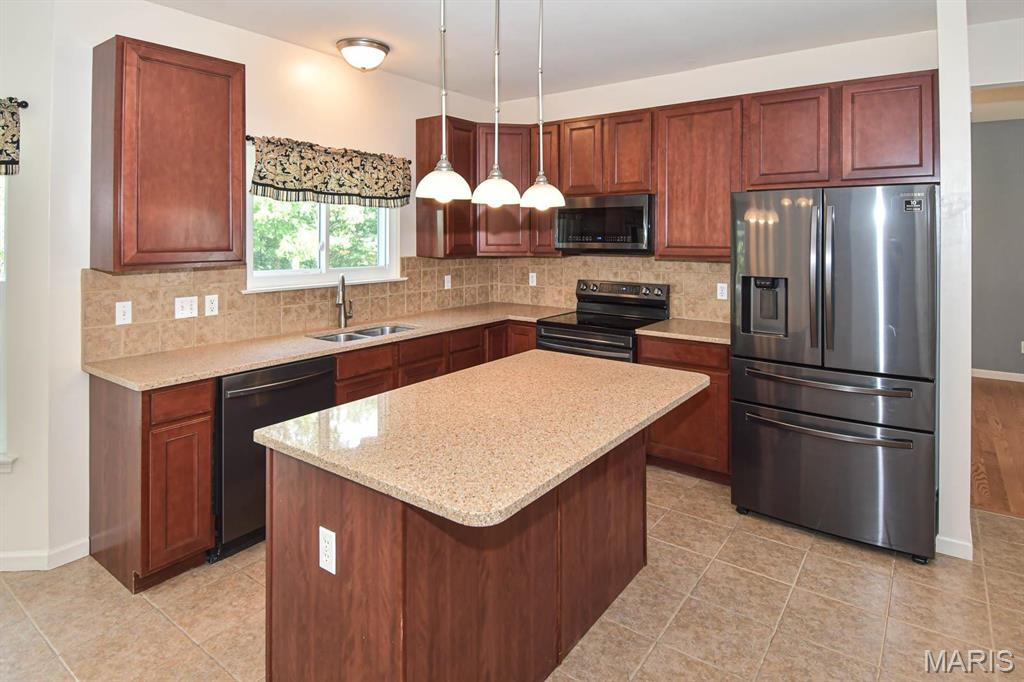 907 Palomino Path High Ridge, MO 63049 - Photo 16 of 57