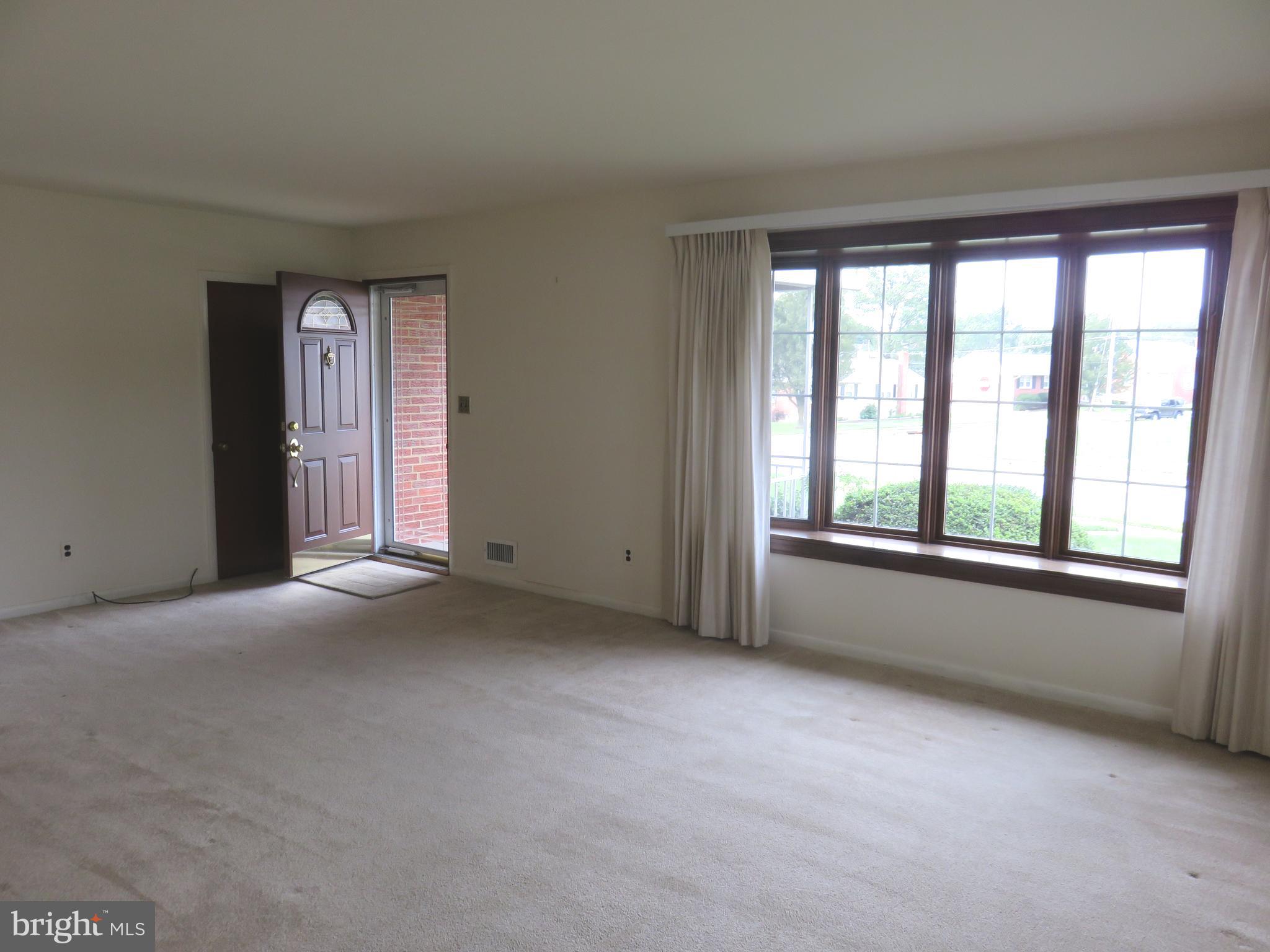 2441 Lakewood Road Baltimore, MD 21234 - Photo 2 of 21 ENTRANCE INTO SPACIOUS LIVING ROOM