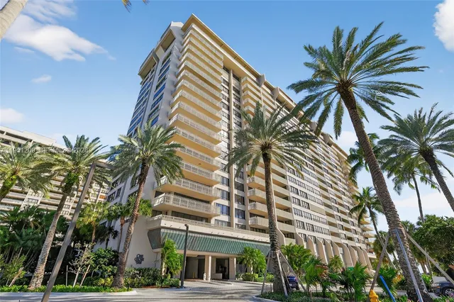 $1,995,000 | 1 Grove Isle Drive, Unit A303, Miami, FL 33133