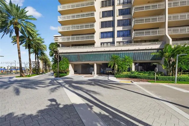 $1,995,000 | 1 Grove Isle Drive, Unit A303, Miami, FL 33133
