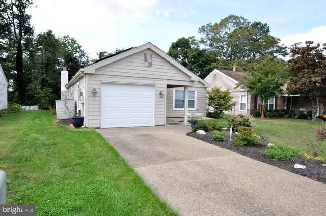 $325,000 | 41 New Castle Drive, Southampton, NJ 08088