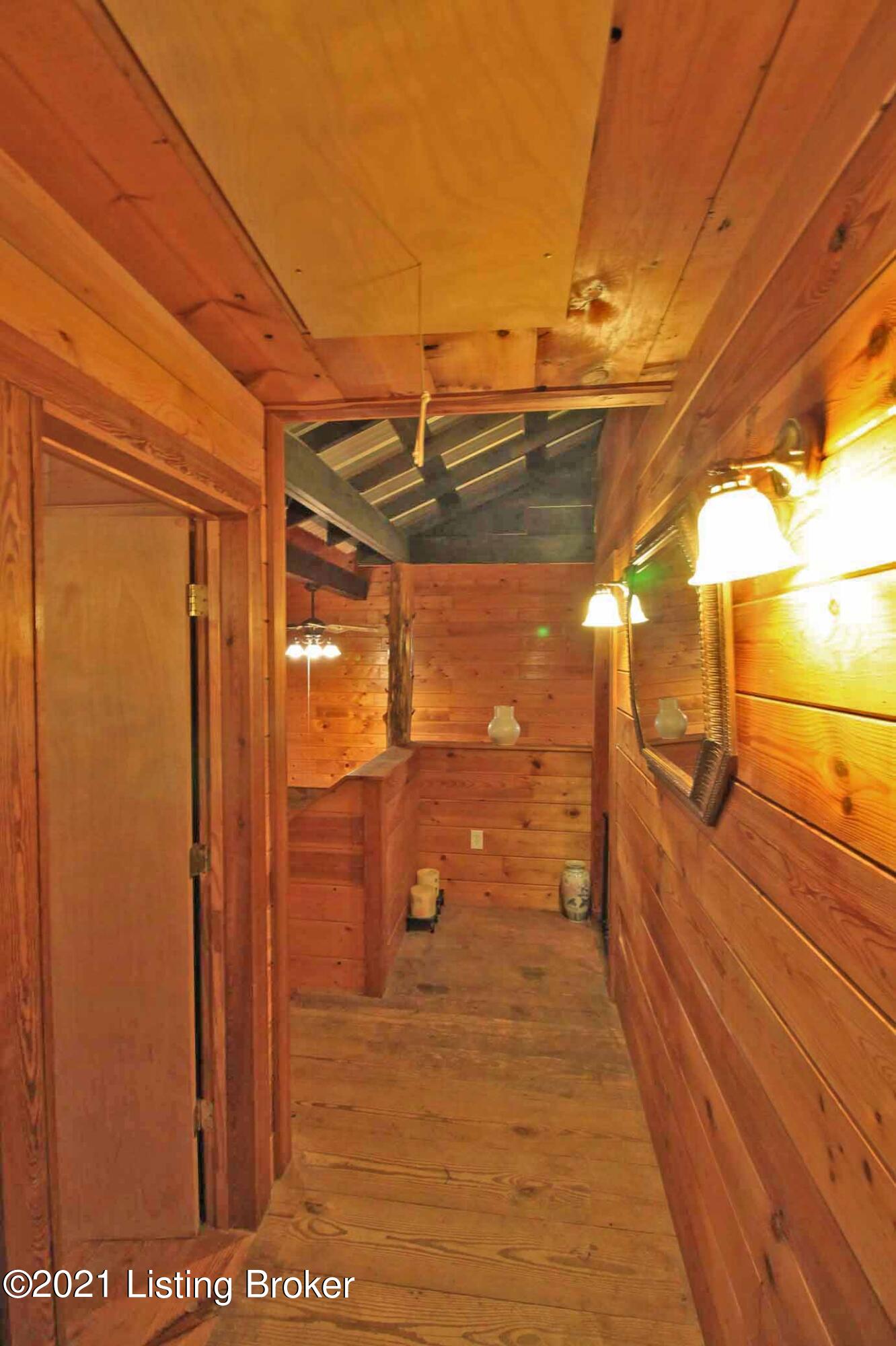 10669 Eden Road Waddy, KY 40076 - Photo 26 of 41 2nd Floor Hallway