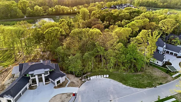 $999,999 | 4330 Elmscott Ridge, Zionsville, IN 46077
