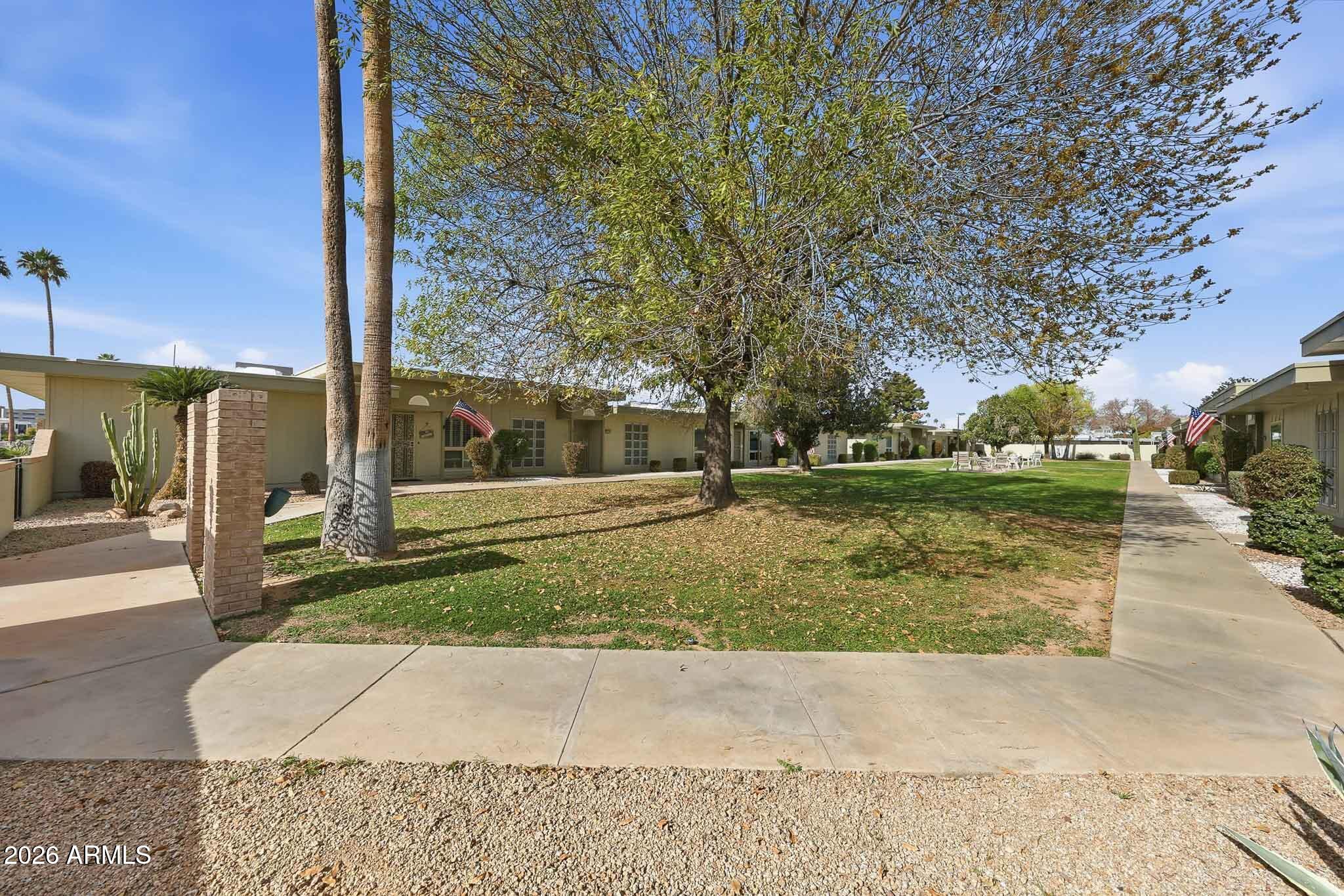 9970 West Royal Oak Road, Unit Q Sun City, AZ 85351 - Photo 8 of 38 a view of a yard with plants