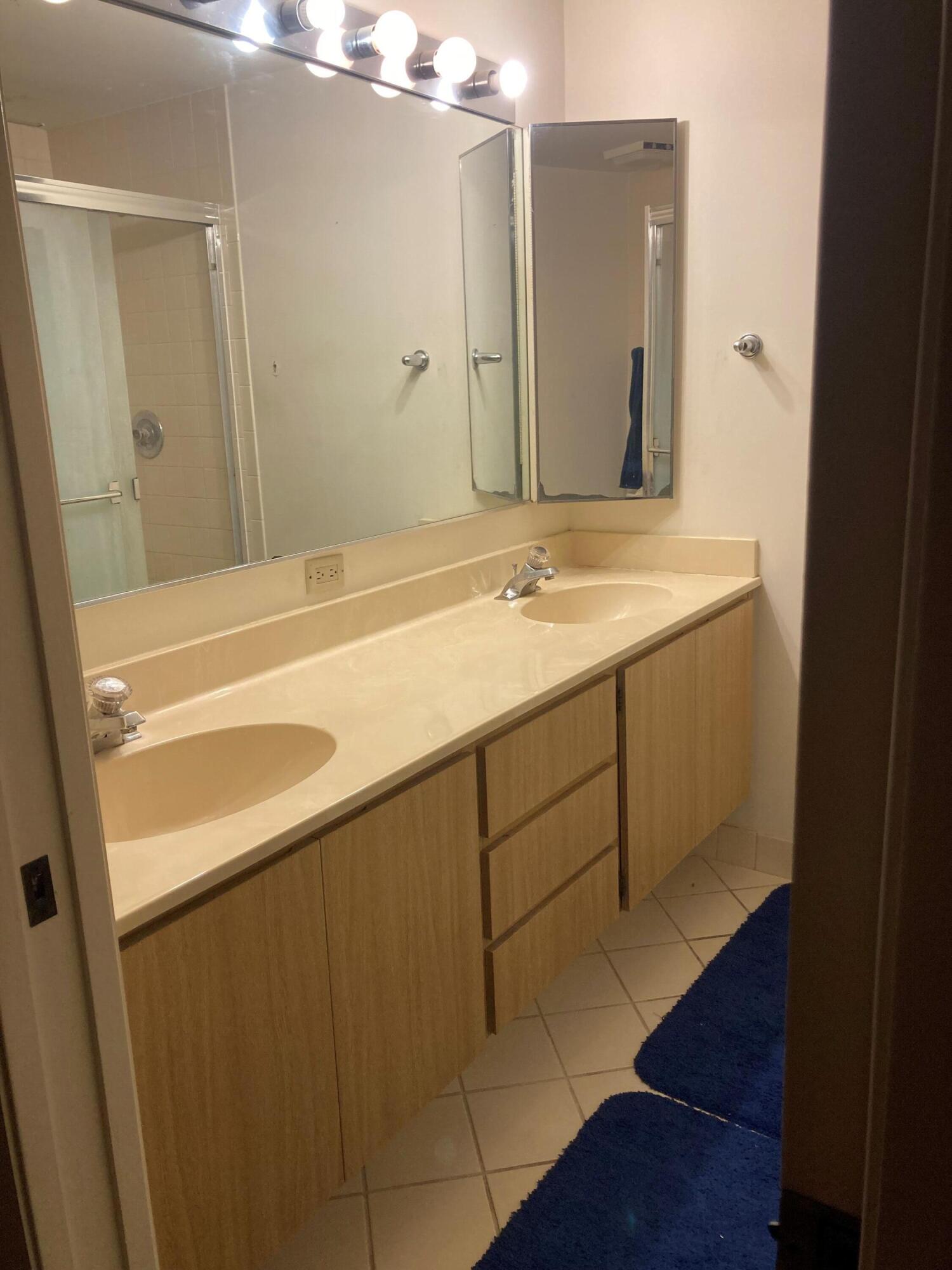 1525 15th Court Jupiter, FL 33477 - Photo 11 of 11 1525 15th ct mst bath 10,13,22