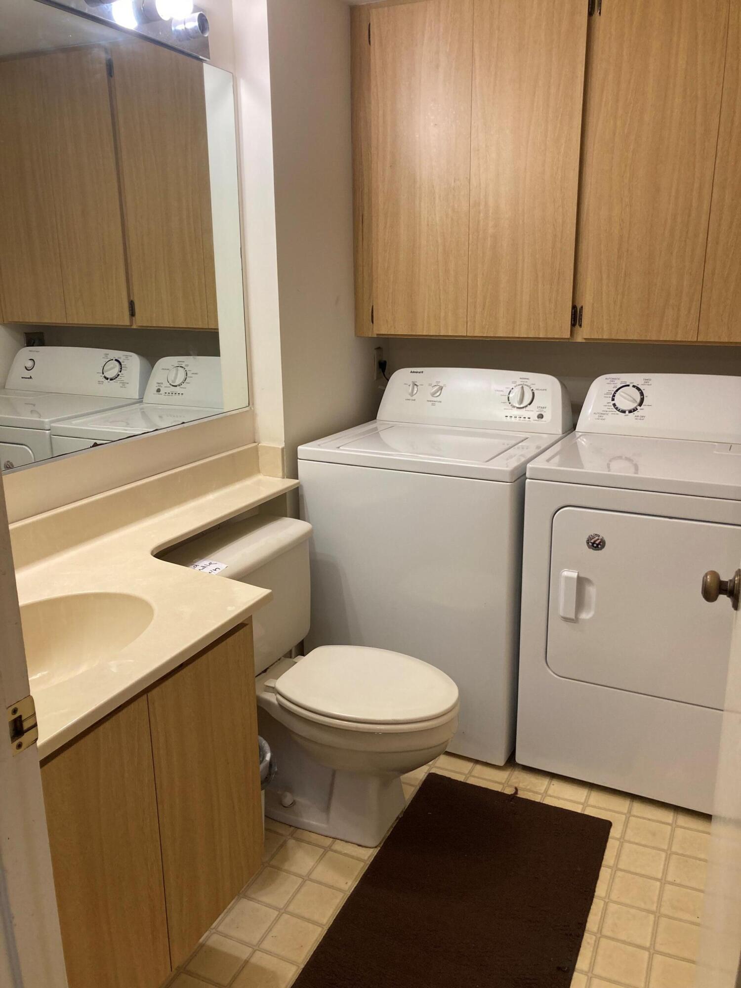 1525 15th Court Jupiter, FL 33477 - Photo 4 of 11 1525 15th ct laundry rm 10.13,22