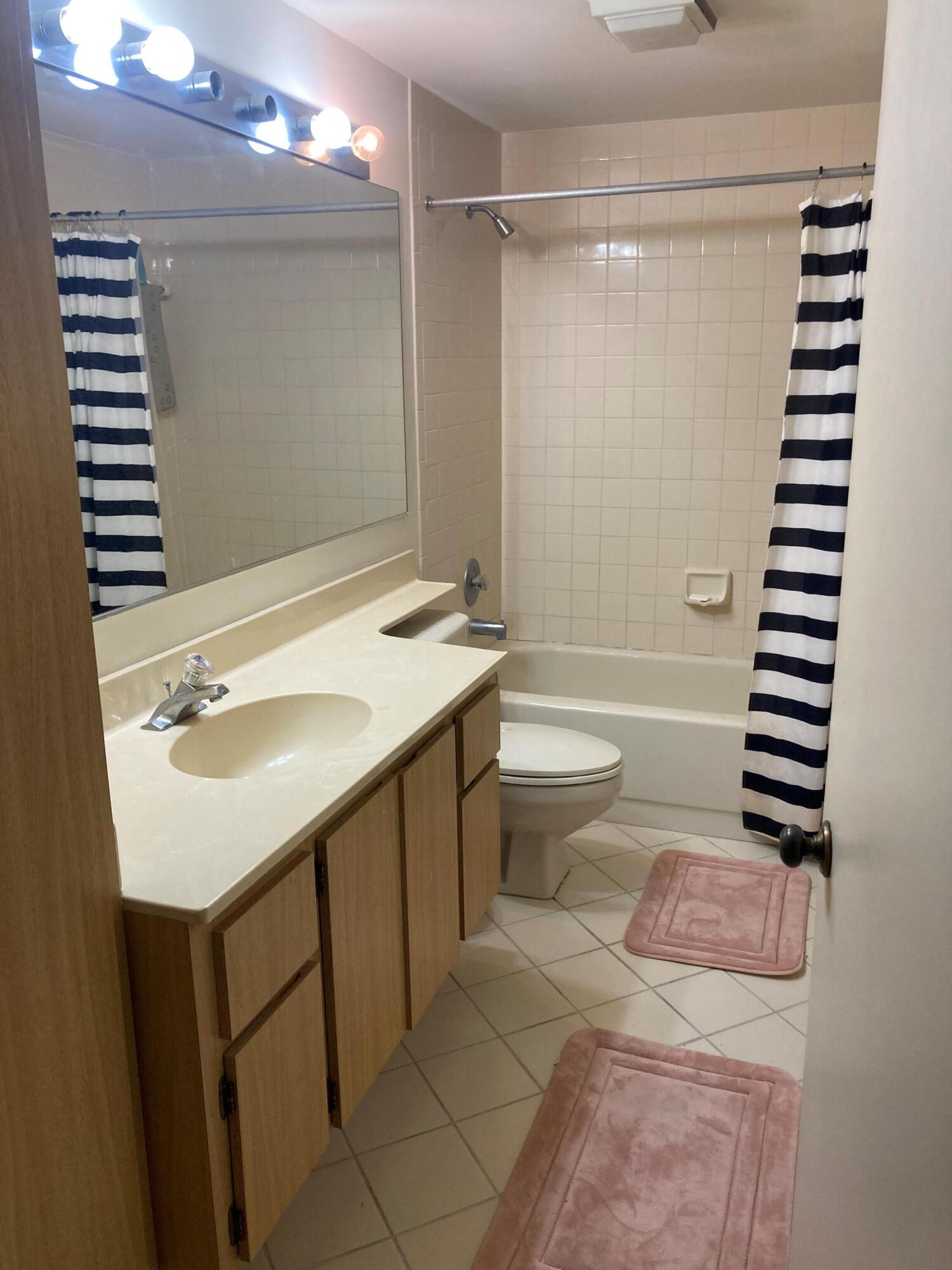 1525 15th Court Jupiter, FL 33477 - Photo 8 of 11 1525 15th ct guest bth 10,13,22