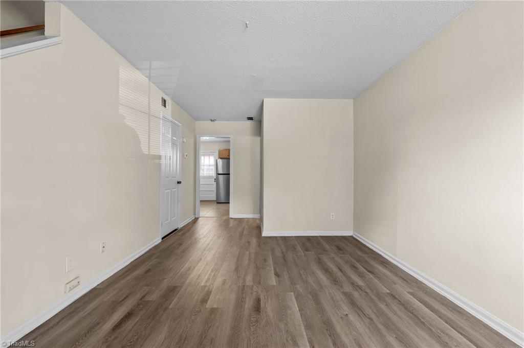 1315 West Meadowview Road, Unit G Greensboro, NC 27403 - Photo 3 of 17 GREAT ROOM