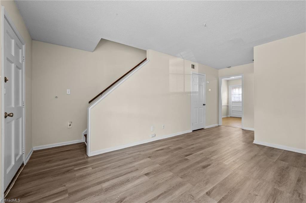 1315 West Meadowview Road, Unit G Greensboro, NC 27403 - Photo 4 of 17 GREAT ROOM