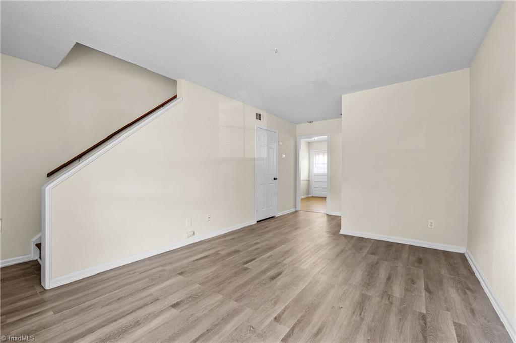 1315 West Meadowview Road, Unit G Greensboro, NC 27403 - Photo 5 of 17 GREAT ROOM