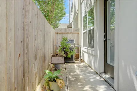 $3,500 | 4511 Maxie Street, Houston, TX 77007