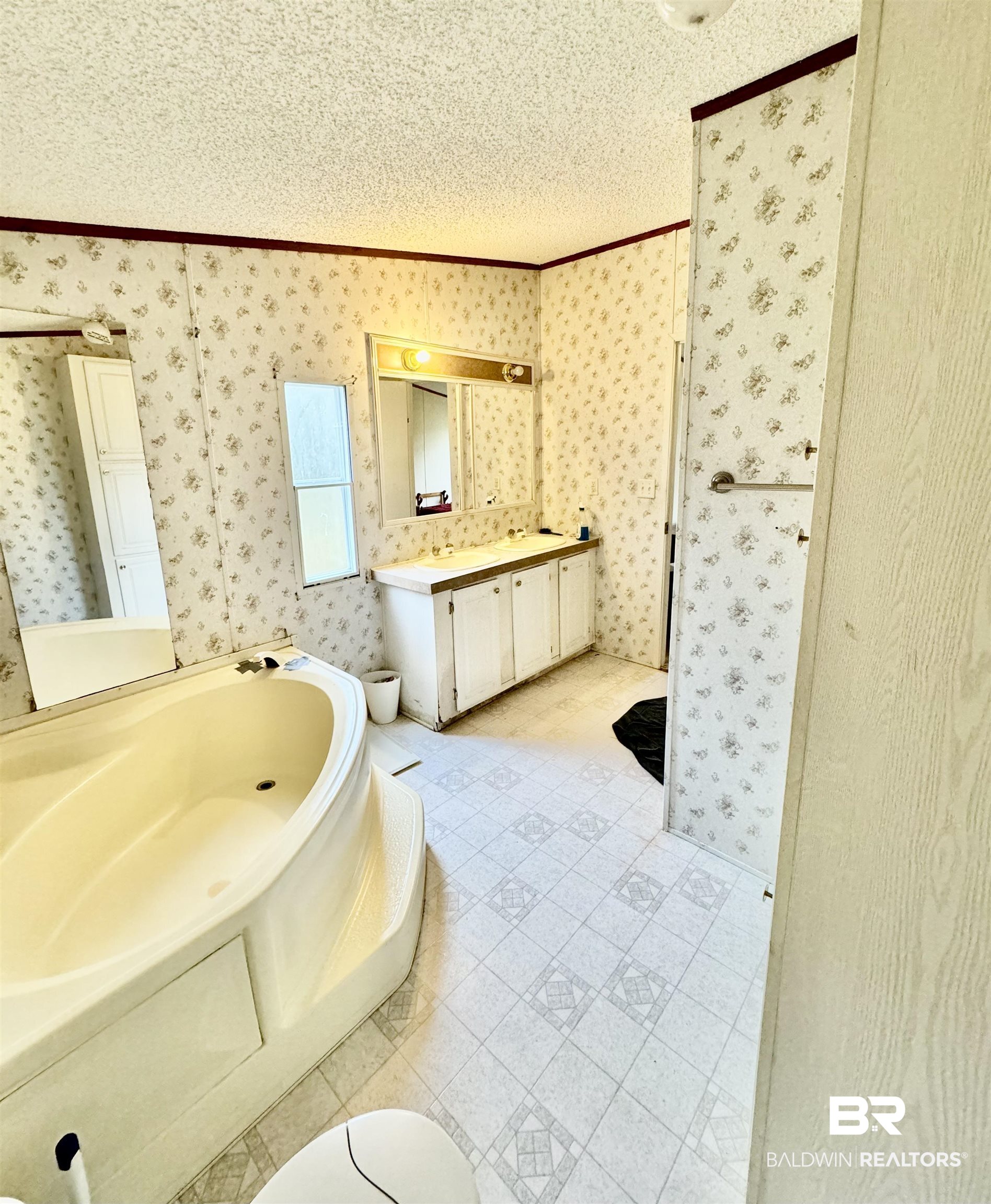 23800 Cumberland Road Robertsdale, AL 36567 - Photo 8 of 11 Primary Bathroom