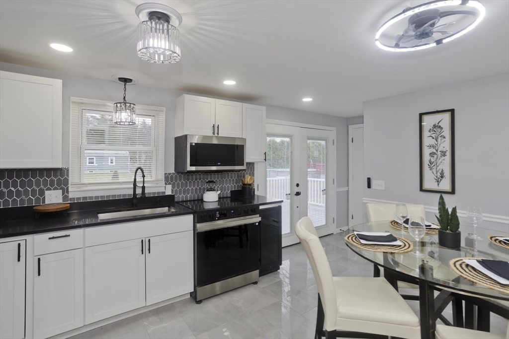 211 Glenoak Drive Springfield, MA 01129 - Photo 12 of 27