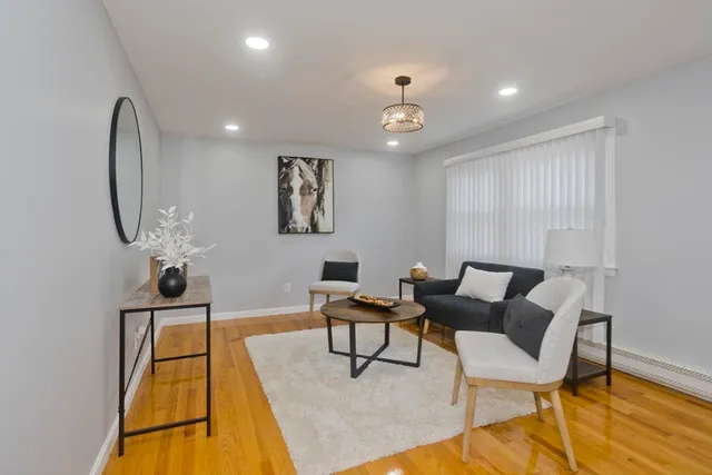 $319,900 | 211 Glenoak Drive, Springfield, MA 01129