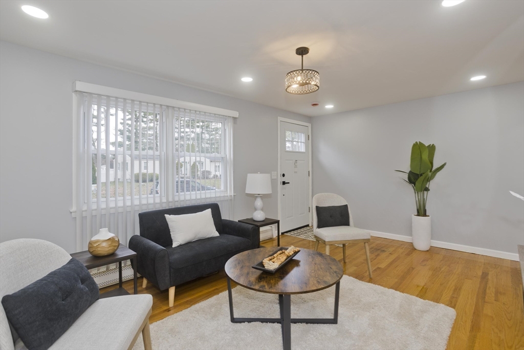 211 Glenoak Drive Springfield, MA 01129 - Photo 15 of 27