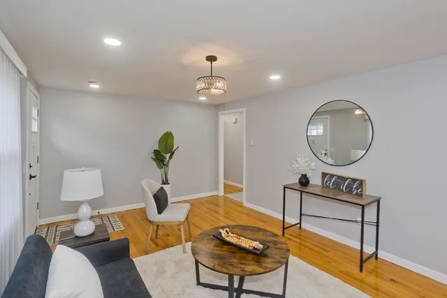 $319,900 | 211 Glenoak Drive, Springfield, MA 01129