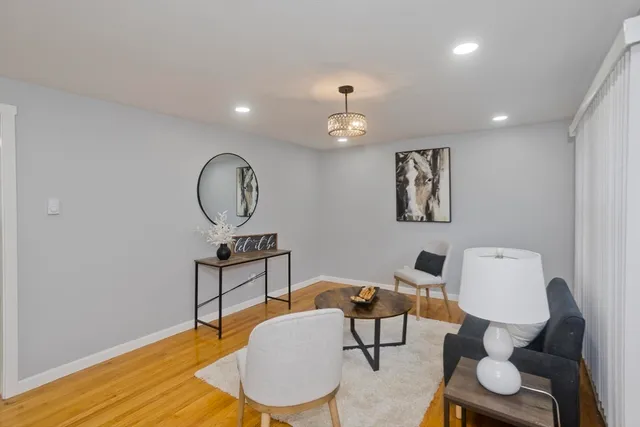 $319,900 | 211 Glenoak Drive, Springfield, MA 01129