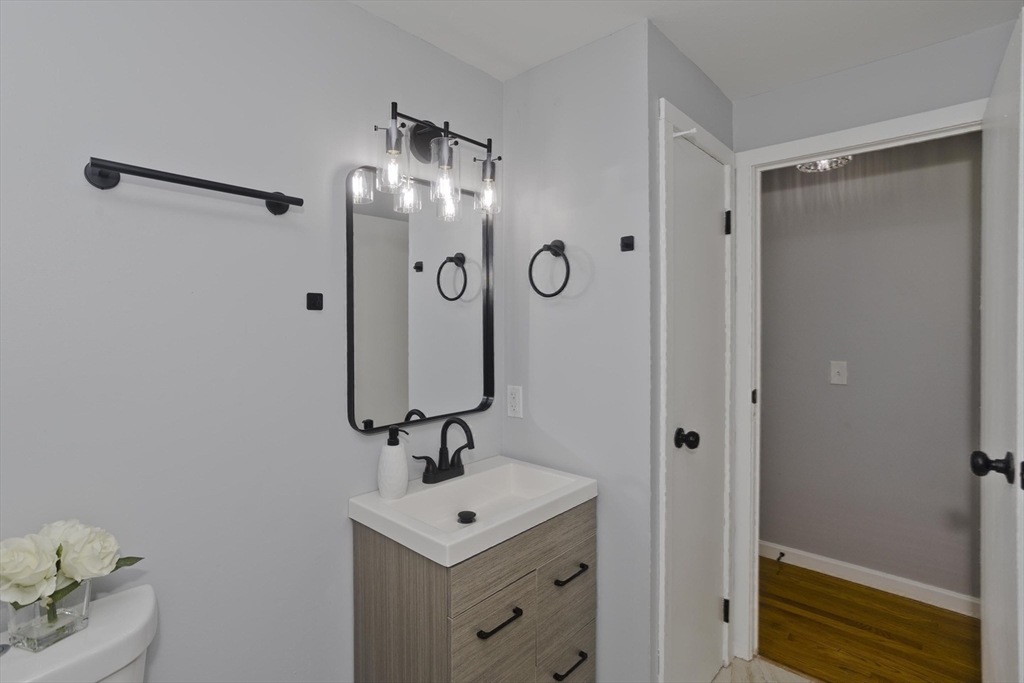 211 Glenoak Drive Springfield, MA 01129 - Photo 22 of 27