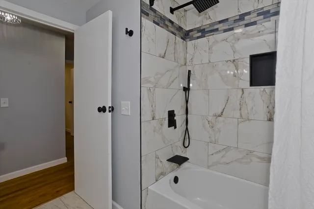 $319,900 | 211 Glenoak Drive, Springfield, MA 01129