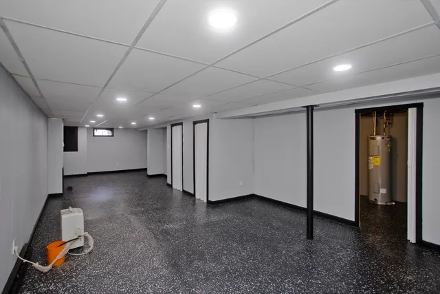 $319,900 | 211 Glenoak Drive, Springfield, MA 01129