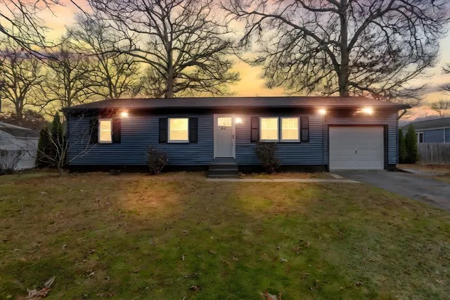 $319,900 | 211 Glenoak Drive, Springfield, MA 01129