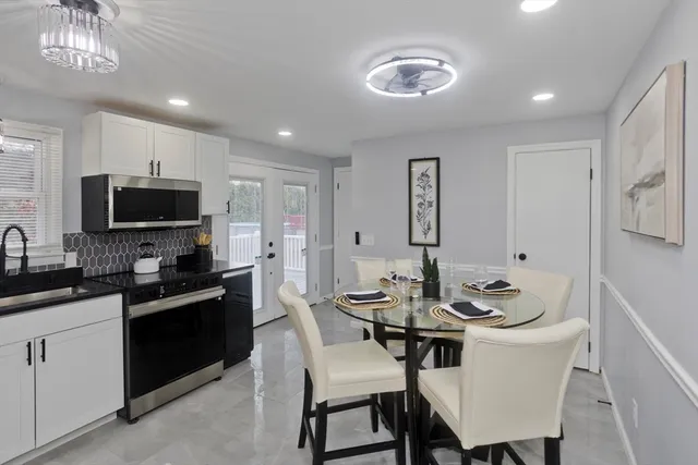 $319,900 | 211 Glenoak Drive, Springfield, MA 01129