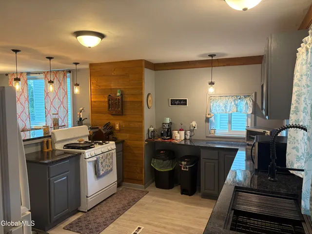 $150,000 | 62 3rd Avenue, Gloversville, NY 12078