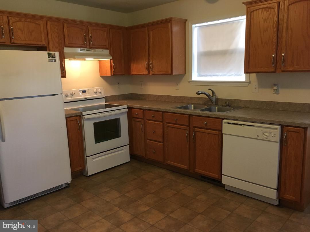 940 Rosa Avenue Croydon, PA 19021 - Photo 2 of 26 Kitchen