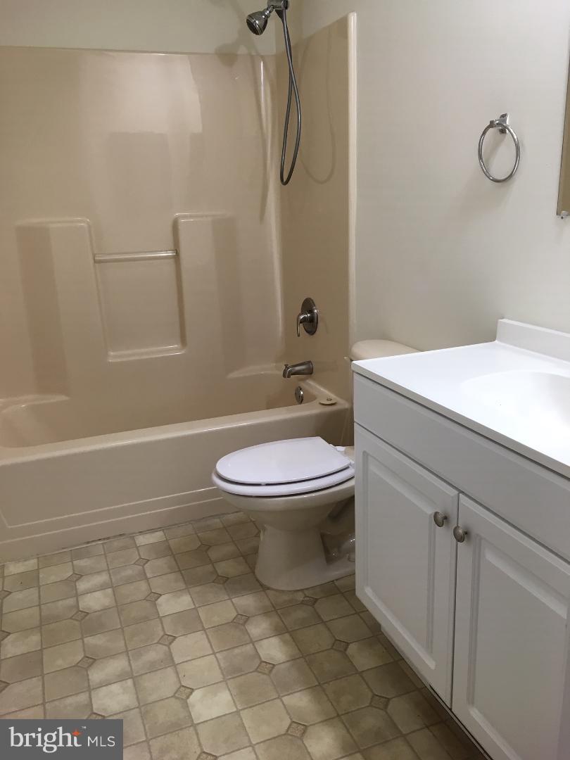 940 Rosa Avenue Croydon, PA 19021 - Photo 13 of 26 1st floor bath