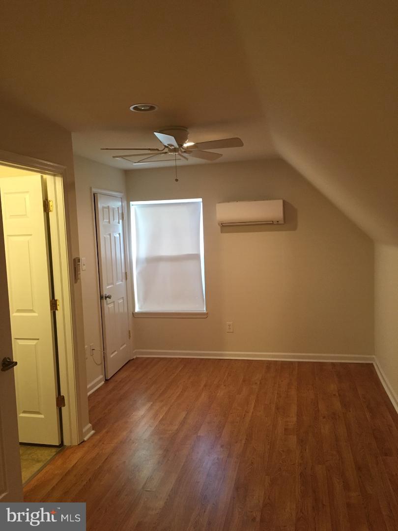 940 Rosa Avenue Croydon, PA 19021 - Photo 17 of 26 Master sitting area