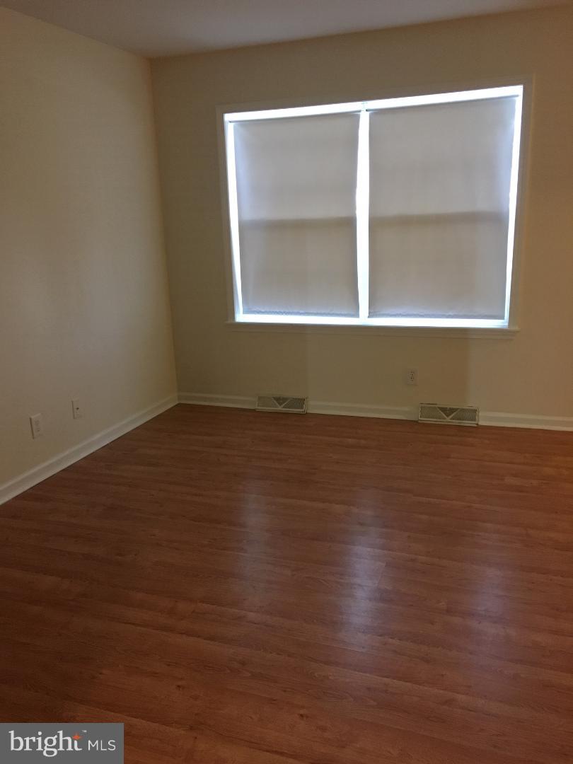 940 Rosa Avenue Croydon, PA 19021 - Photo 20 of 26 Living room