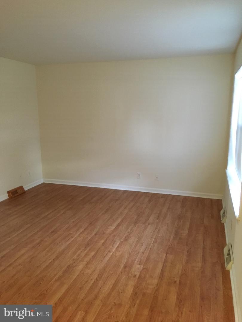 940 Rosa Avenue Croydon, PA 19021 - Photo 3 of 26 Living room