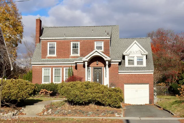 $2,800 | 647 New Scotland Avenue, Albany, NY 12208