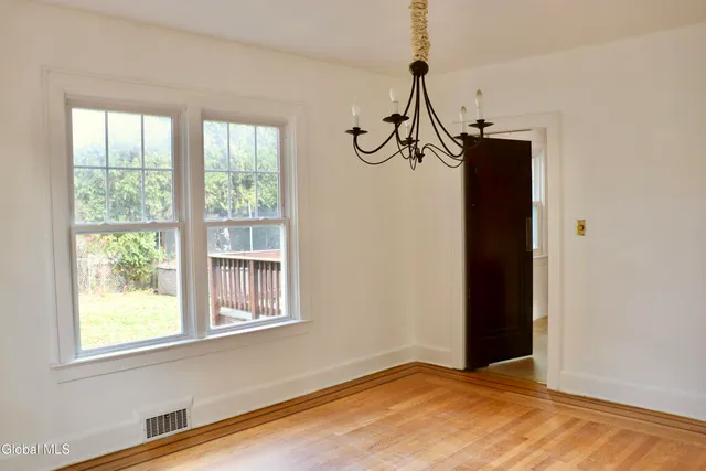 $2,800 | 647 New Scotland Avenue, Albany, NY 12208