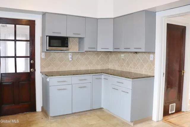 $2,800 | 647 New Scotland Avenue, Albany, NY 12208