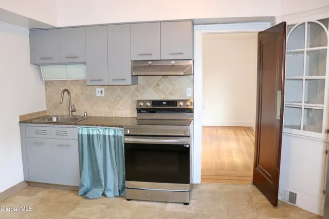 $2,800 | 647 New Scotland Avenue, Albany, NY 12208