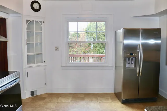 $2,800 | 647 New Scotland Avenue, Albany, NY 12208