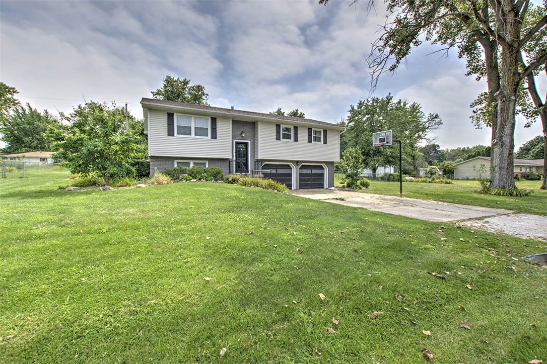 1609 Moorwood Drive Decatur, IL 62521 - Photo 8 of 32