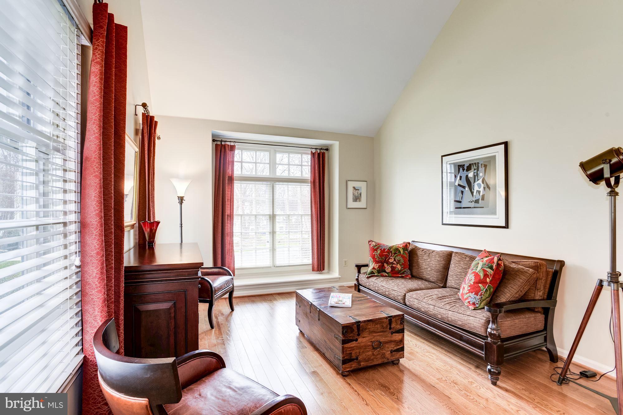 1270 Lamplighter Way Reston, VA 20194 - Photo 5 of 30 Living Room
