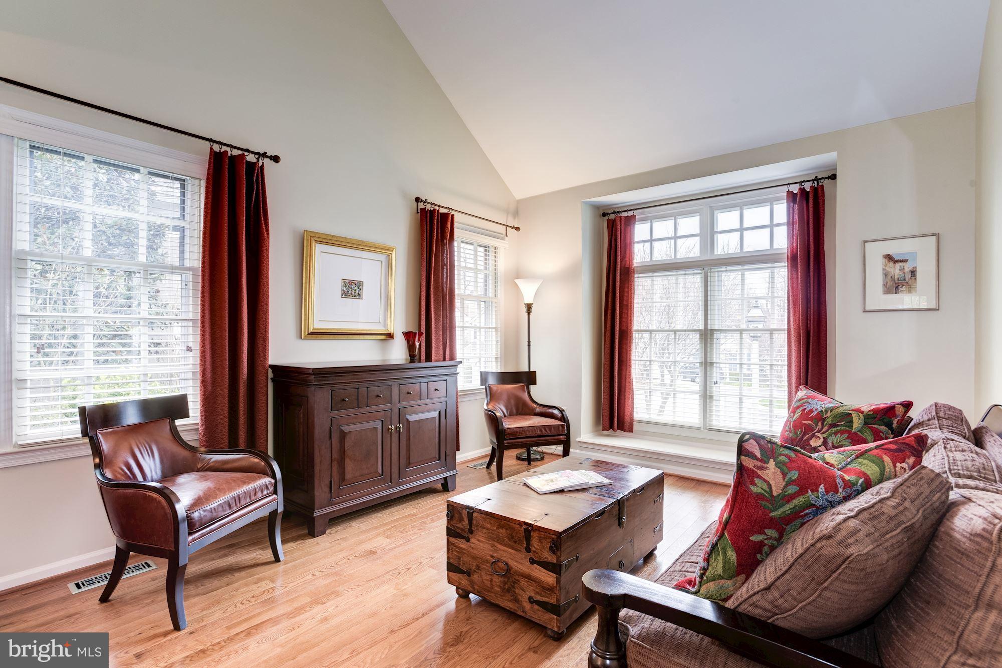 1270 Lamplighter Way Reston, VA 20194 - Photo 6 of 30 Living Room
