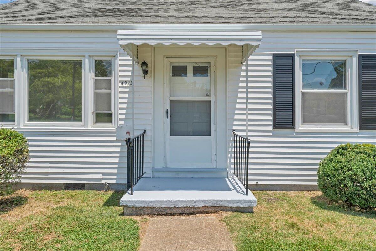 4933 Hildebrand Road Northwest Roanoke, VA 24012 - Photo 2 of 29 02-MIB04623-R5